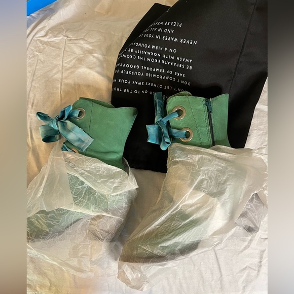 Fluevog East End Gladstone Mid-Calf Laceup Heeled Leather Boots Like New - Picture 13 of 16